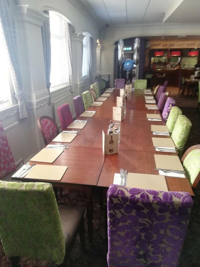 The Masons Arms Hotel 布里真德 外观 照片